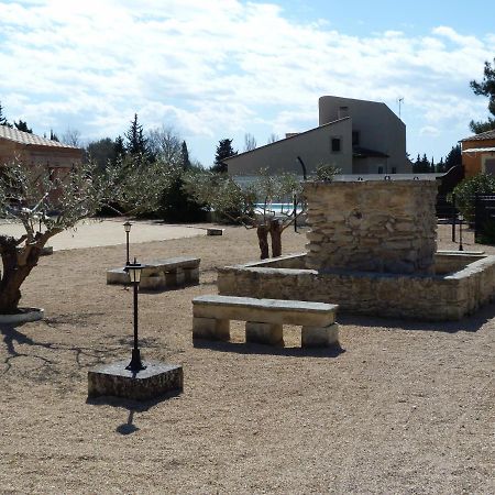 Appart Cosy Avec Son Exterieur Chaleureux,Piscine Et Parking Prive Fontvieille Kültér fotó