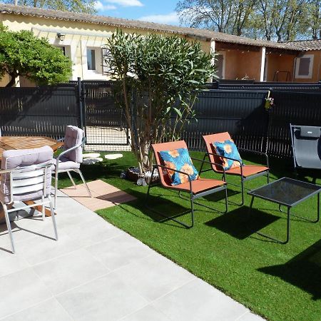 Appart Cosy Avec Son Exterieur Chaleureux,Piscine Et Parking Prive Fontvieille Kültér fotó