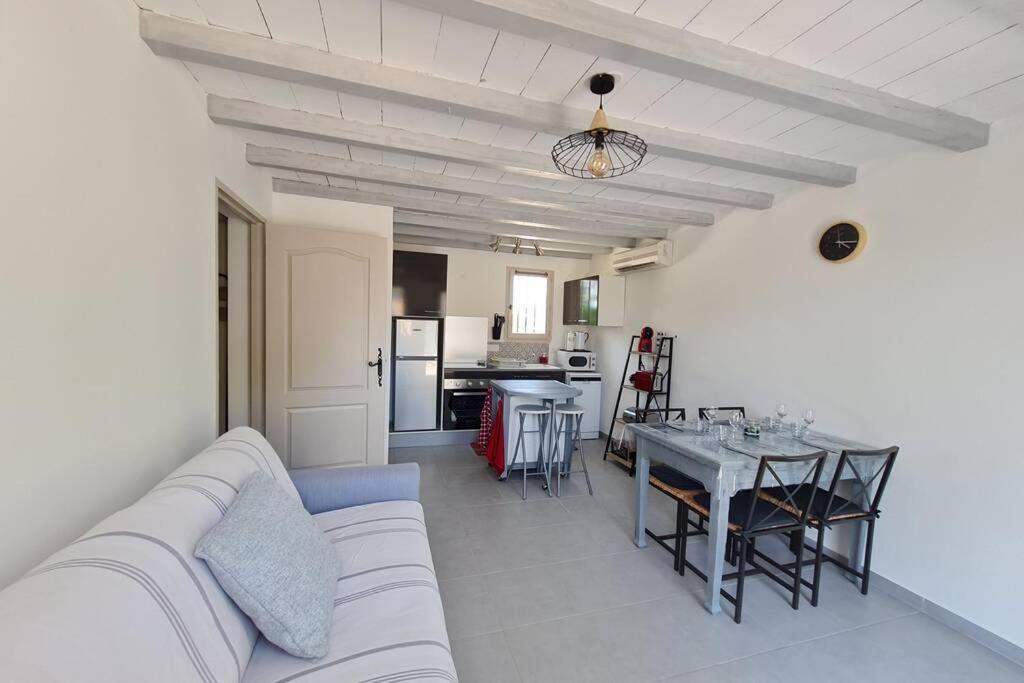 Appart Cosy Avec Son Exterieur Chaleureux,Piscine Et Parking Prive Fontvieille Kültér fotó