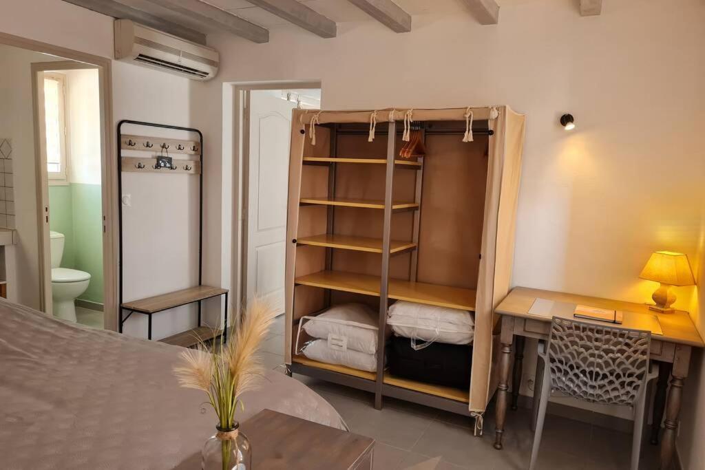 Appart Cosy Avec Son Exterieur Chaleureux,Piscine Et Parking Prive Fontvieille Kültér fotó