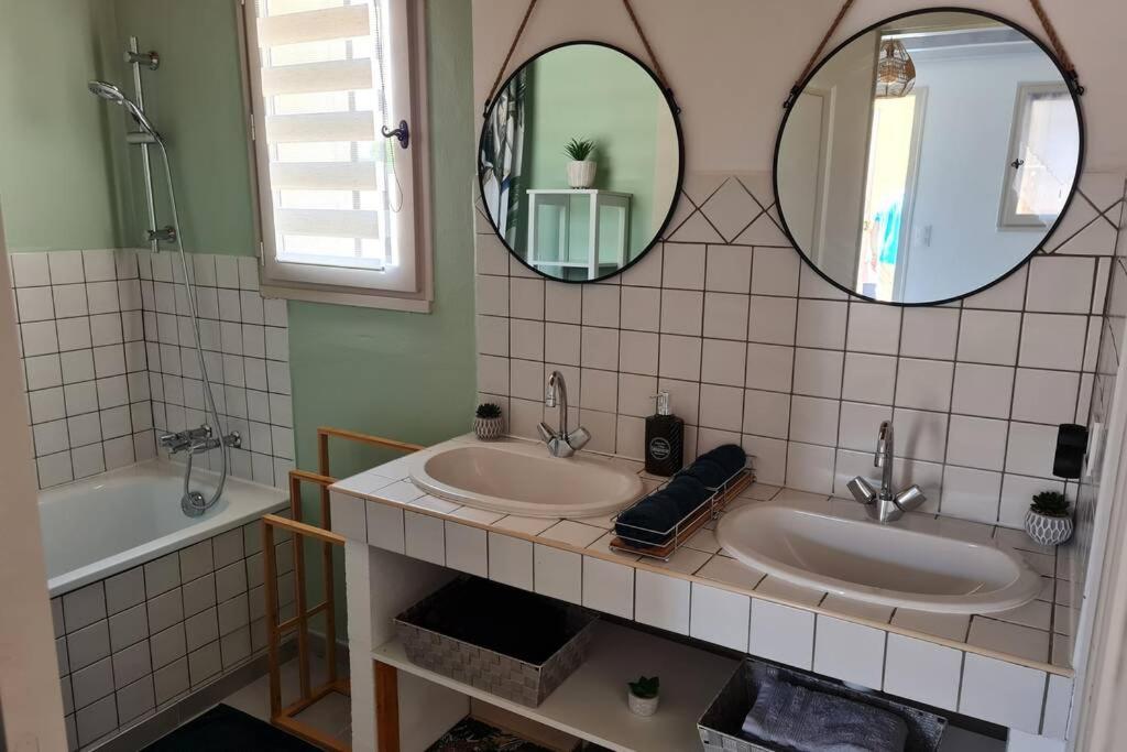 Appart Cosy Avec Son Exterieur Chaleureux,Piscine Et Parking Prive Fontvieille Kültér fotó