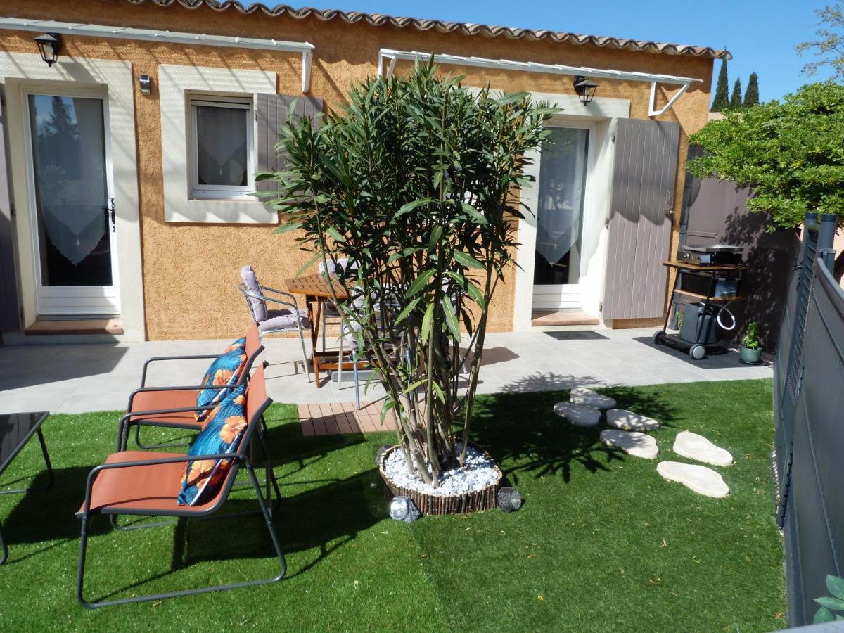 Appart Cosy Avec Son Exterieur Chaleureux,Piscine Et Parking Prive Fontvieille Kültér fotó